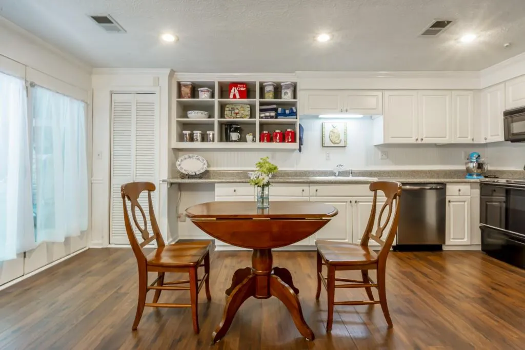 5280 Chemin De Vie, Atlanta, Georgia 30342, 3 Bedrooms Bedrooms, ,2 BathroomsBathrooms,Residential,Sold,5280 Chemin De Vie,6562013