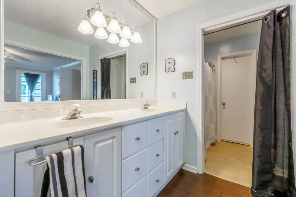 5280 Chemin De Vie, Atlanta, Georgia 30342, 3 Bedrooms Bedrooms, ,2 BathroomsBathrooms,Residential,Sold,5280 Chemin De Vie,6562013