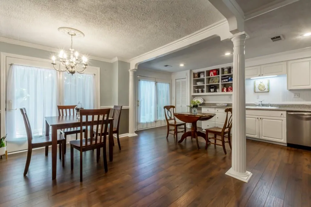 5280 Chemin De Vie, Atlanta, Georgia 30342, 3 Bedrooms Bedrooms, ,2 BathroomsBathrooms,Residential,Sold,5280 Chemin De Vie,6562013