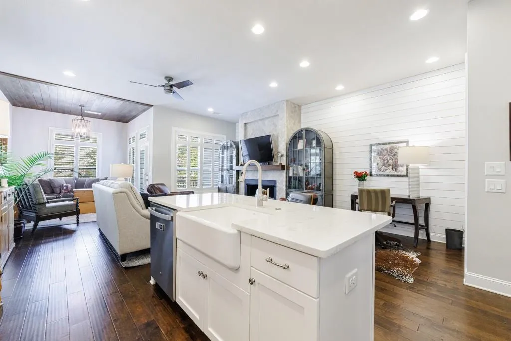 4151 Township Parkway, Atlanta, Georgia 30342, 3 Bedrooms Bedrooms, ,3 BathroomsBathrooms,Residential,Sold,4151 Township Parkway,7444012