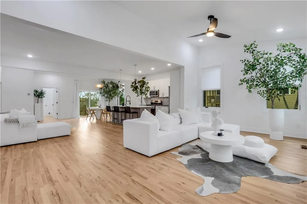 875 Center Hill Avenue Nw, Atlanta, Georgia 30318, 3 Bedrooms Bedrooms, ,2 BathroomsBathrooms,Residential,For Sale,875 Center Hill Avenue Nw,7536245