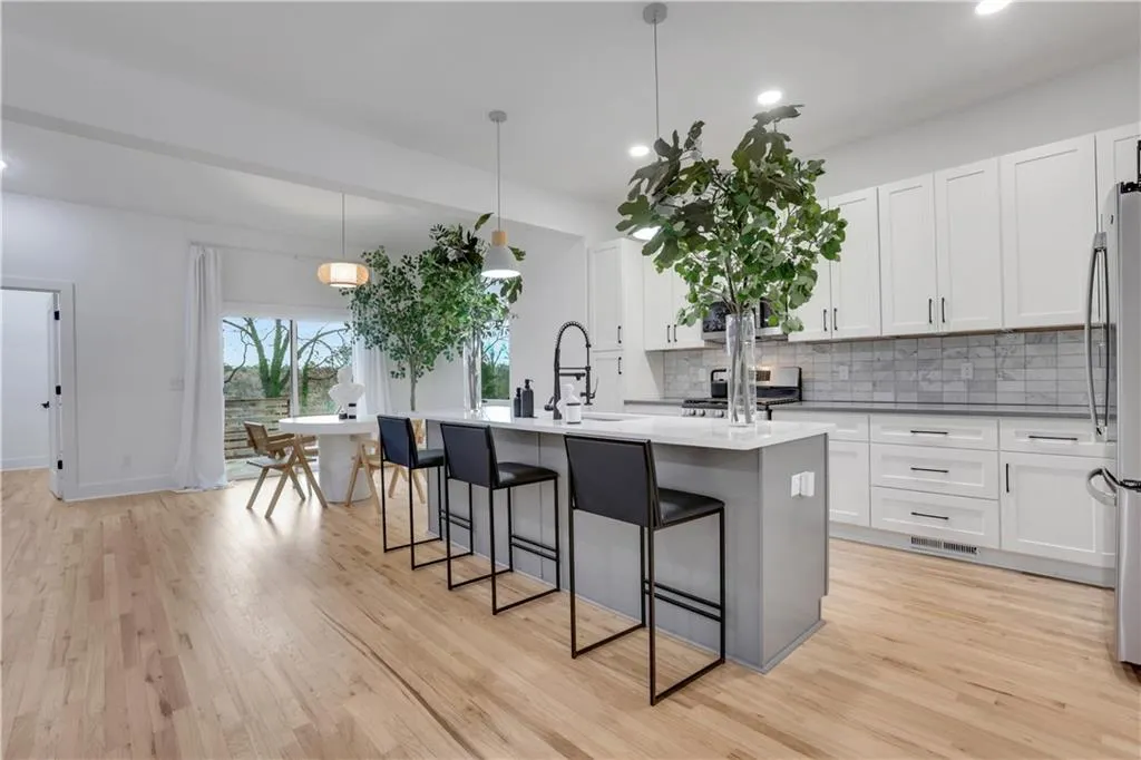 875 Center Hill Avenue Nw, Atlanta, Georgia 30318, 3 Bedrooms Bedrooms, ,2 BathroomsBathrooms,Residential,For Sale,875 Center Hill Avenue Nw,7536245