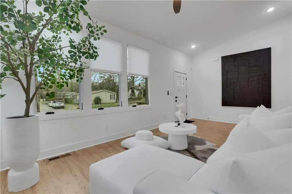 875 Center Hill Avenue Nw, Atlanta, Georgia 30318, 3 Bedrooms Bedrooms, ,2 BathroomsBathrooms,Residential,For Sale,875 Center Hill Avenue Nw,7536245