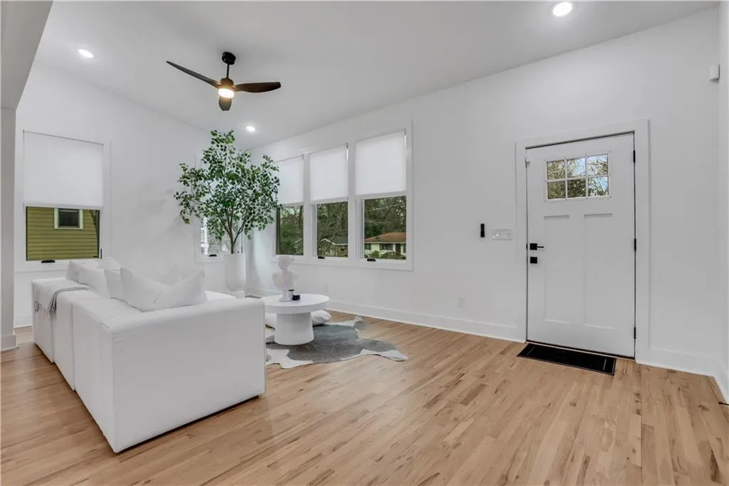 875 Center Hill Avenue Nw, Atlanta, Georgia 30318, 3 Bedrooms Bedrooms, ,2 BathroomsBathrooms,Residential,For Sale,875 Center Hill Avenue Nw,7536245