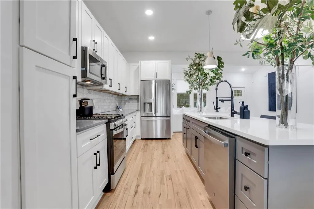 875 Center Hill Avenue Nw, Atlanta, Georgia 30318, 3 Bedrooms Bedrooms, ,2 BathroomsBathrooms,Residential,For Sale,875 Center Hill Avenue Nw,7536245