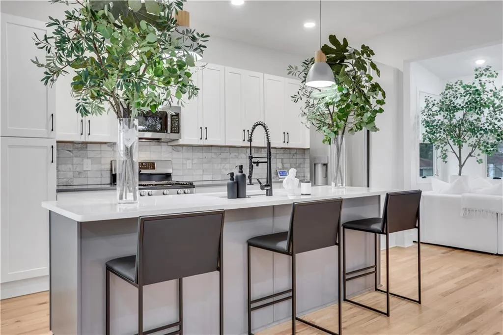 875 Center Hill Avenue Nw, Atlanta, Georgia 30318, 3 Bedrooms Bedrooms, ,2 BathroomsBathrooms,Residential,For Sale,875 Center Hill Avenue Nw,7536245