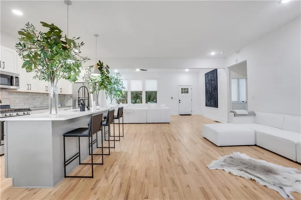 875 Center Hill Avenue Nw, Atlanta, Georgia 30318, 3 Bedrooms Bedrooms, ,2 BathroomsBathrooms,Residential,For Sale,875 Center Hill Avenue Nw,7536245