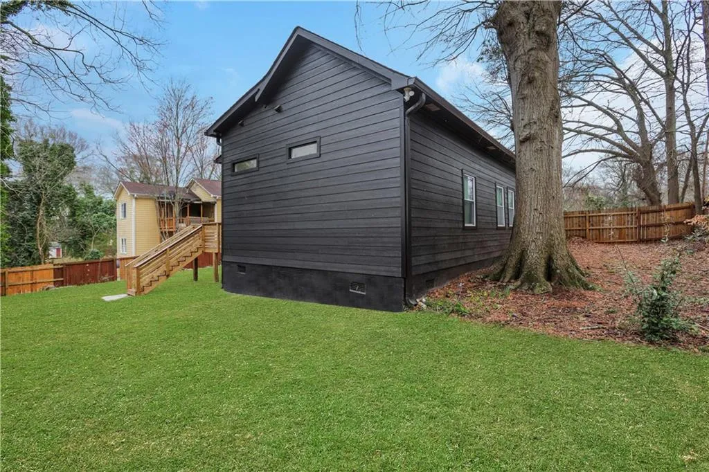 875 Center Hill Avenue Nw, Atlanta, Georgia 30318, 3 Bedrooms Bedrooms, ,2 BathroomsBathrooms,Residential,For Sale,875 Center Hill Avenue Nw,7536245
