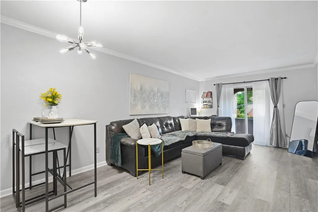 395 Pharr Road Ne Unit 103, Atlanta, Georgia 30305, 1 Bedroom Bedrooms, ,1 BathroomBathrooms,Residential,For Sale,395 Pharr Road Ne Unit 103,7579402