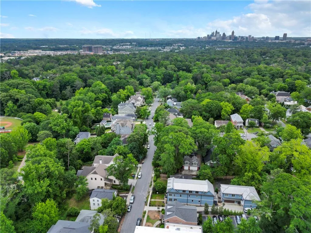 395 Pharr Road Ne Unit 103, Atlanta, Georgia 30305, 1 Bedroom Bedrooms, ,1 BathroomBathrooms,Residential,For Sale,395 Pharr Road Ne Unit 103,7579402