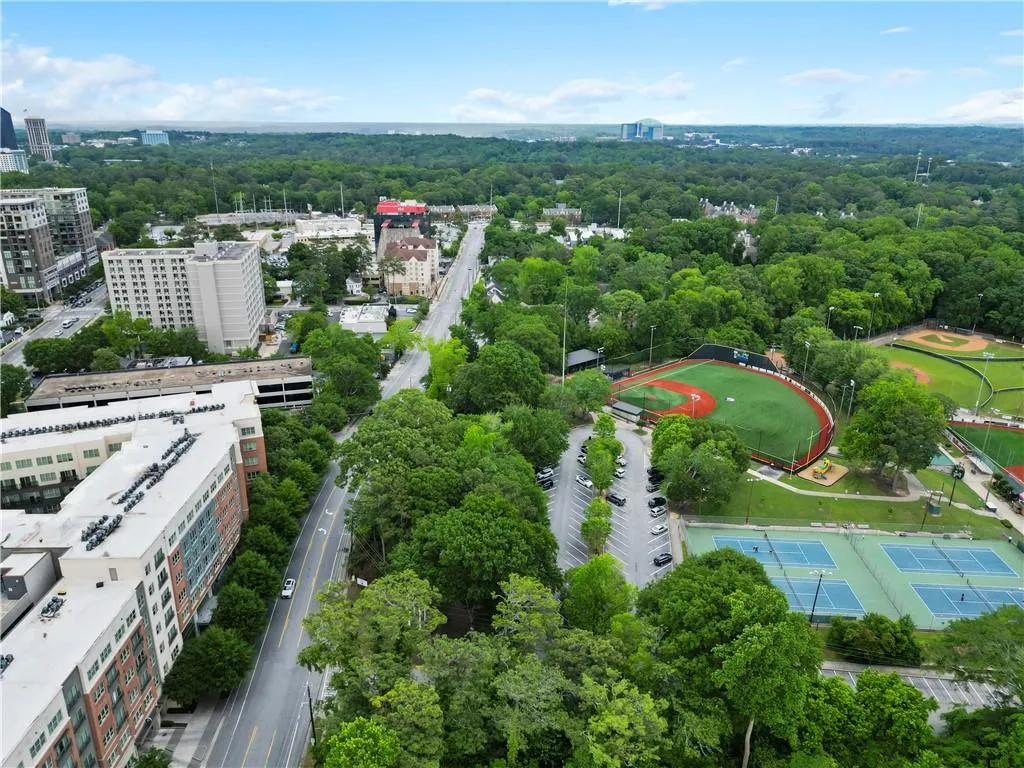 395 Pharr Road Ne Unit 103, Atlanta, Georgia 30305, 1 Bedroom Bedrooms, ,1 BathroomBathrooms,Residential,For Sale,395 Pharr Road Ne Unit 103,7579402