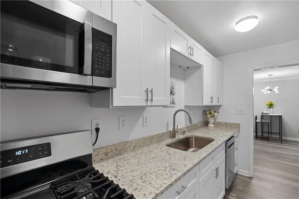 395 Pharr Road Ne Unit 103, Atlanta, Georgia 30305, 1 Bedroom Bedrooms, ,1 BathroomBathrooms,Residential,For Sale,395 Pharr Road Ne Unit 103,7579402