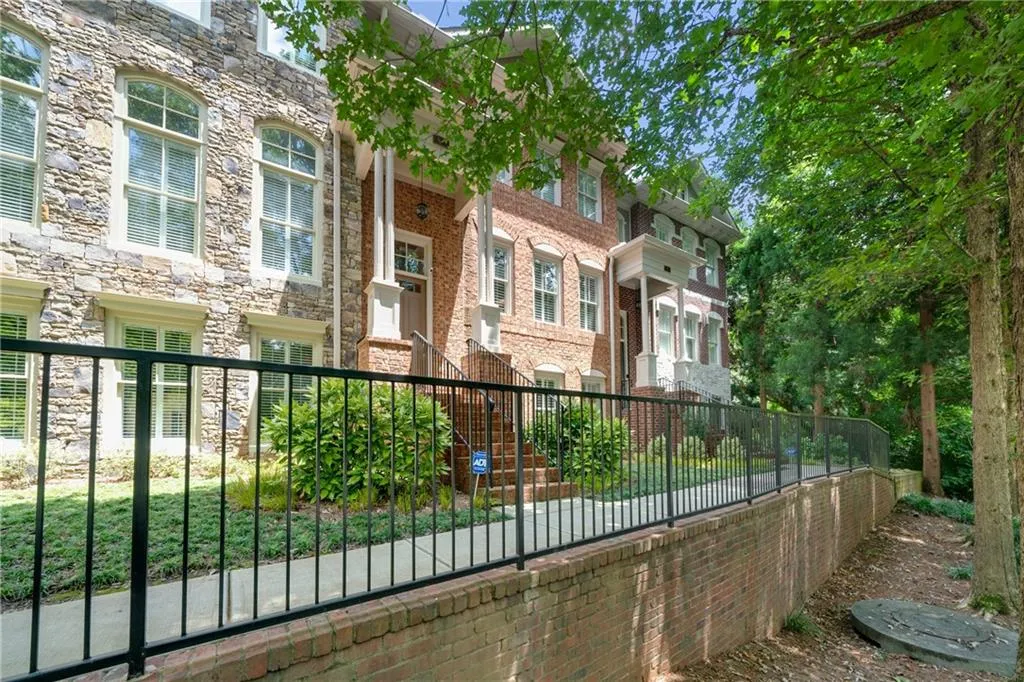 1075 Charles Towne Square, Sandy Springs, Georgia 30328, 4 Bedrooms Bedrooms, ,3 BathroomsBathrooms,Residential,Sold,1075 Charles Towne Square,6907615