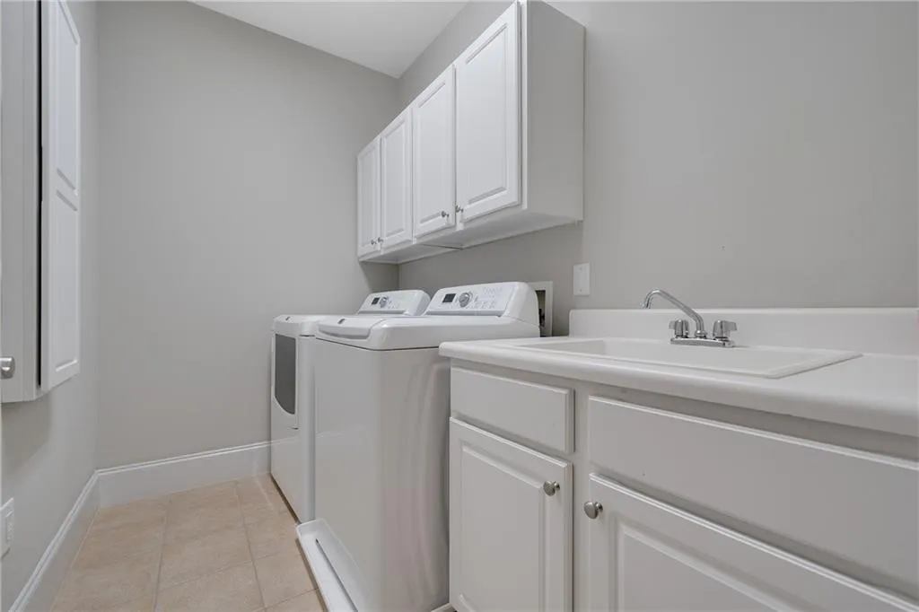 1075 Charles Towne Square, Sandy Springs, Georgia 30328, 4 Bedrooms Bedrooms, ,3 BathroomsBathrooms,Residential,Sold,1075 Charles Towne Square,6907615