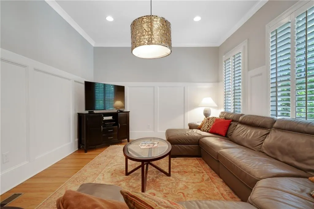 1075 Charles Towne Square, Sandy Springs, Georgia 30328, 4 Bedrooms Bedrooms, ,3 BathroomsBathrooms,Residential,Sold,1075 Charles Towne Square,6907615