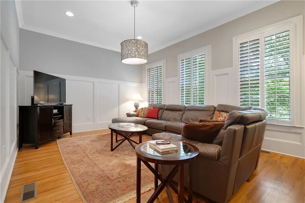 1075 Charles Towne Square, Sandy Springs, Georgia 30328, 4 Bedrooms Bedrooms, ,3 BathroomsBathrooms,Residential,Sold,1075 Charles Towne Square,6907615