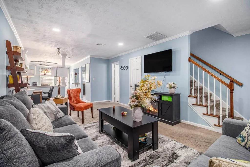 Move-In Ready Townhome in Desirable Sandy Springs!