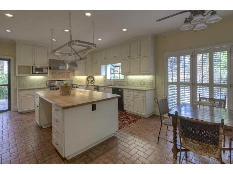 915 Manchester Place, Atlanta, Georgia 30328, 4 Bedrooms Bedrooms, ,3 BathroomsBathrooms,Residential,Sold,915 Manchester Place,5222445