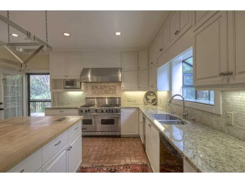 915 Manchester Place, Atlanta, Georgia 30328, 4 Bedrooms Bedrooms, ,3 BathroomsBathrooms,Residential,Sold,915 Manchester Place,5222445