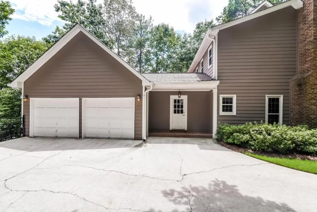 7975 Nesbit Ferry Road, Sandy Springs, Georgia 30350, 4 Bedrooms Bedrooms, ,3 BathroomsBathrooms,Residential,Sold,7975 Nesbit Ferry Road,5730815