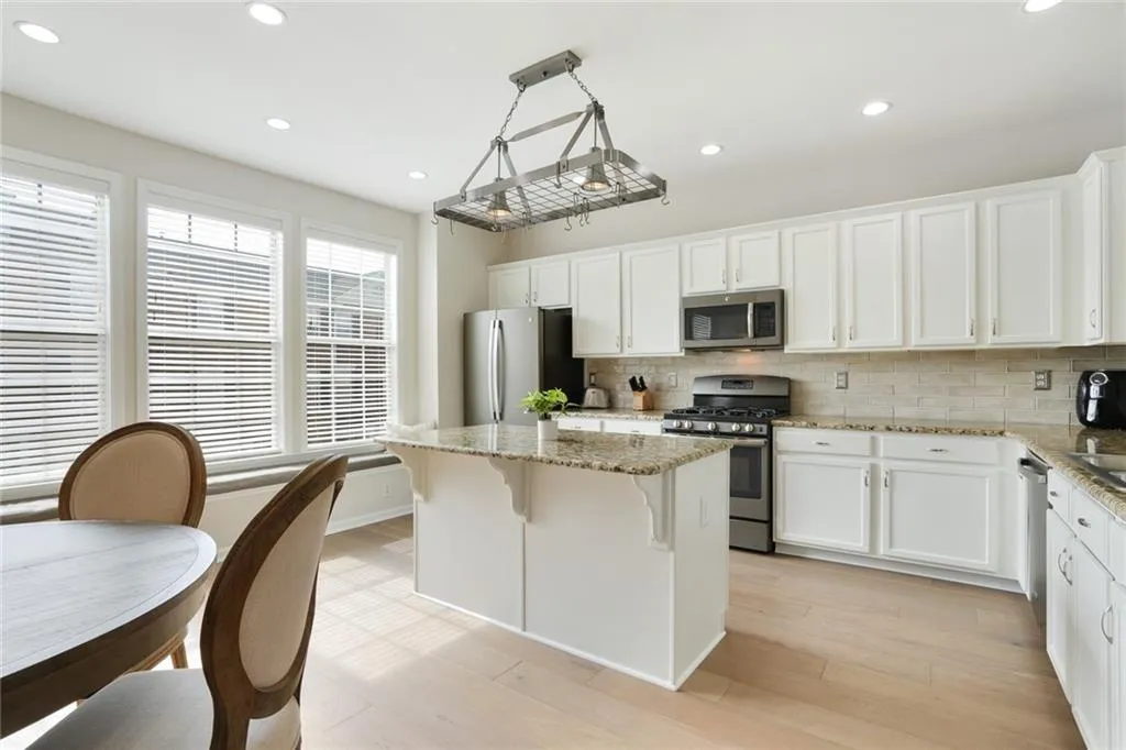 3511 Chattahoochee Summit Lane Se, Atlanta, Georgia 30339, 4 Bedrooms Bedrooms, ,3 BathroomsBathrooms,Residential,For Sale,3511 Chattahoochee Summit Lane Se,7615463