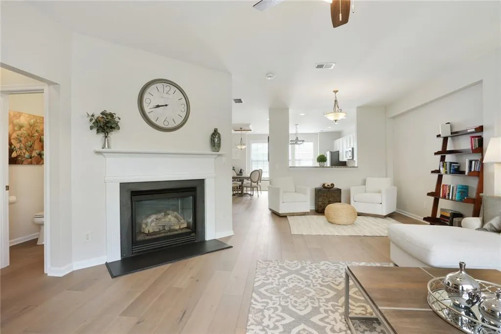 3511 Chattahoochee Summit Lane Se, Atlanta, Georgia 30339, 4 Bedrooms Bedrooms, ,3 BathroomsBathrooms,Residential,For Sale,3511 Chattahoochee Summit Lane Se,7615463