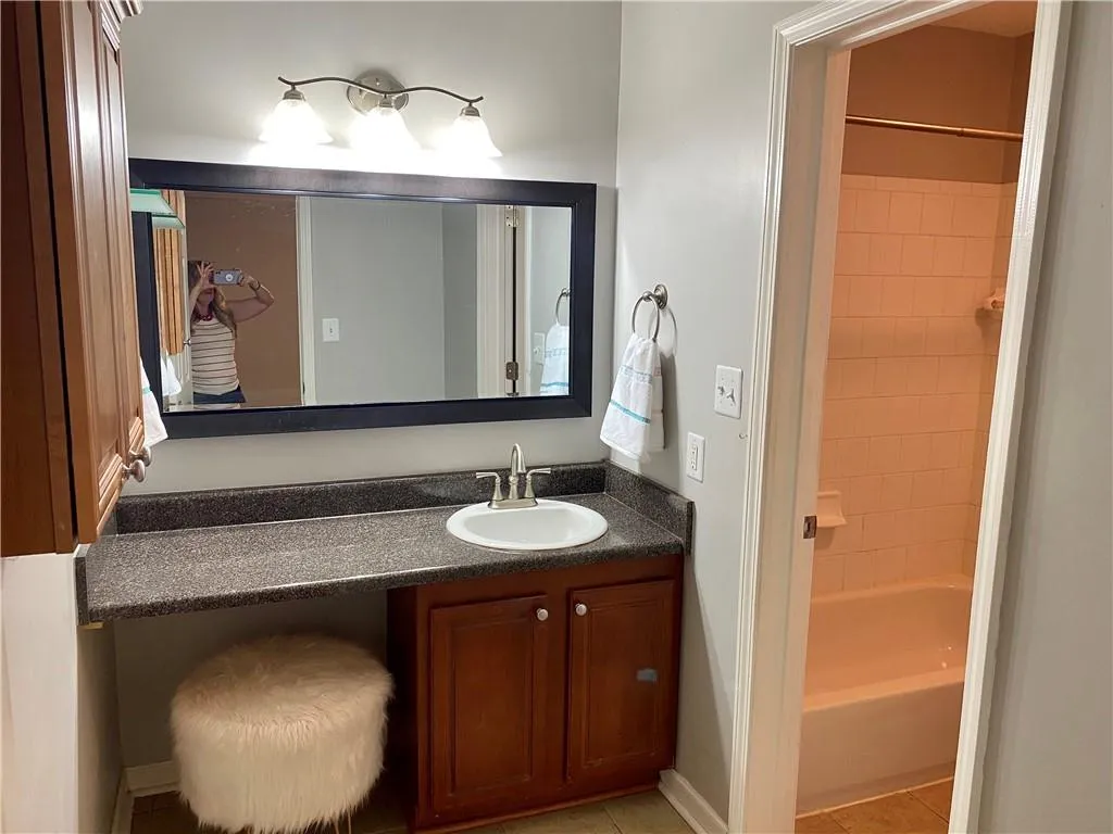 407 Brighton Point, Atlanta, Georgia 30328, 2 Bedrooms Bedrooms, ,2 BathroomsBathrooms,Residential,Sold,407 Brighton Point,6750113