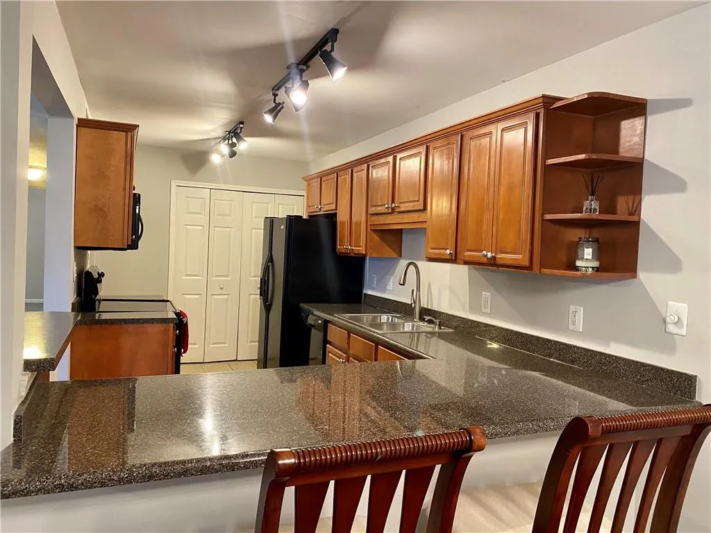 407 Brighton Point, Atlanta, Georgia 30328, 2 Bedrooms Bedrooms, ,2 BathroomsBathrooms,Residential,Sold,407 Brighton Point,6750113
