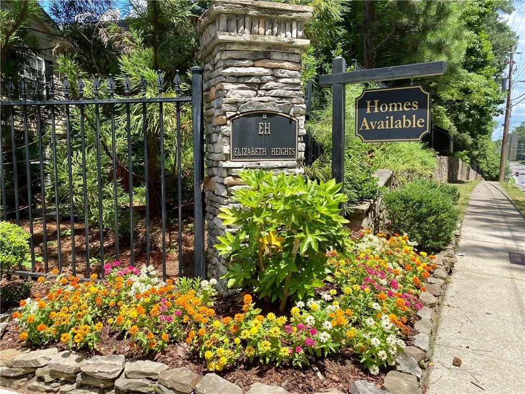 407 Brighton Point, Atlanta, Georgia 30328, 2 Bedrooms Bedrooms, ,2 BathroomsBathrooms,Residential,Sold,407 Brighton Point,6750113