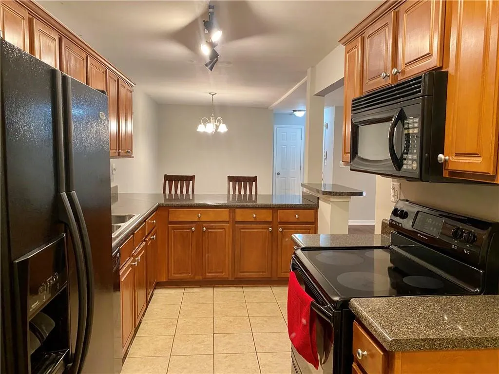 407 Brighton Point, Atlanta, Georgia 30328, 2 Bedrooms Bedrooms, ,2 BathroomsBathrooms,Residential,Sold,407 Brighton Point,6750113