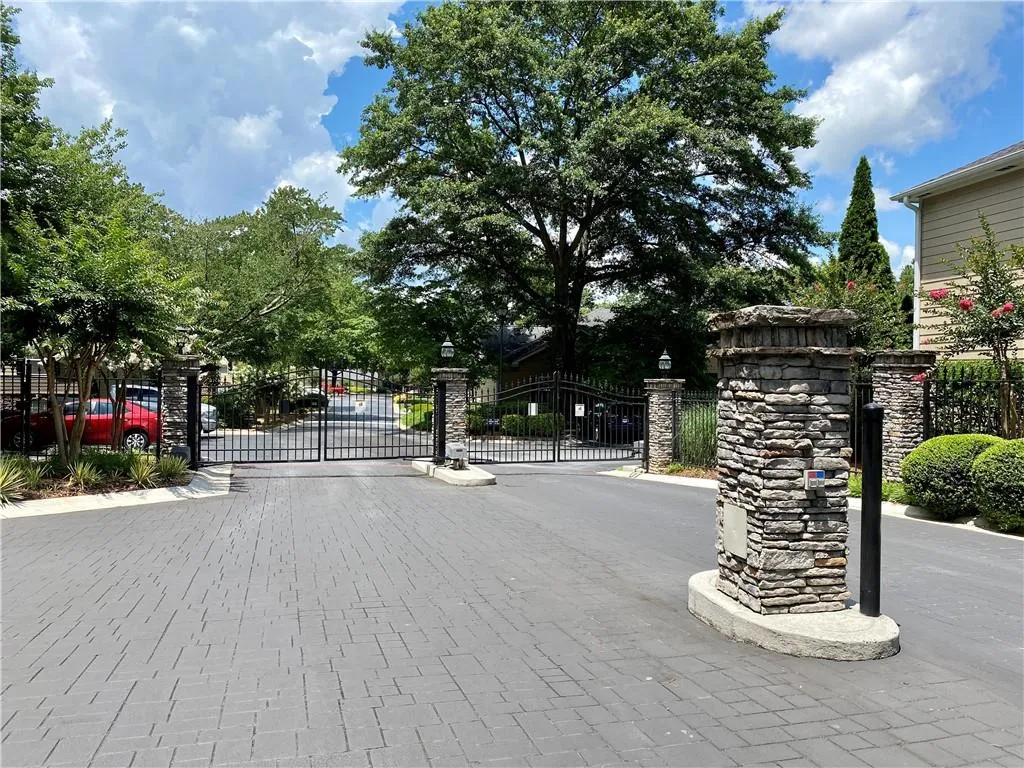 407 Brighton Point, Atlanta, Georgia 30328, 2 Bedrooms Bedrooms, ,2 BathroomsBathrooms,Residential,Sold,407 Brighton Point,6750113
