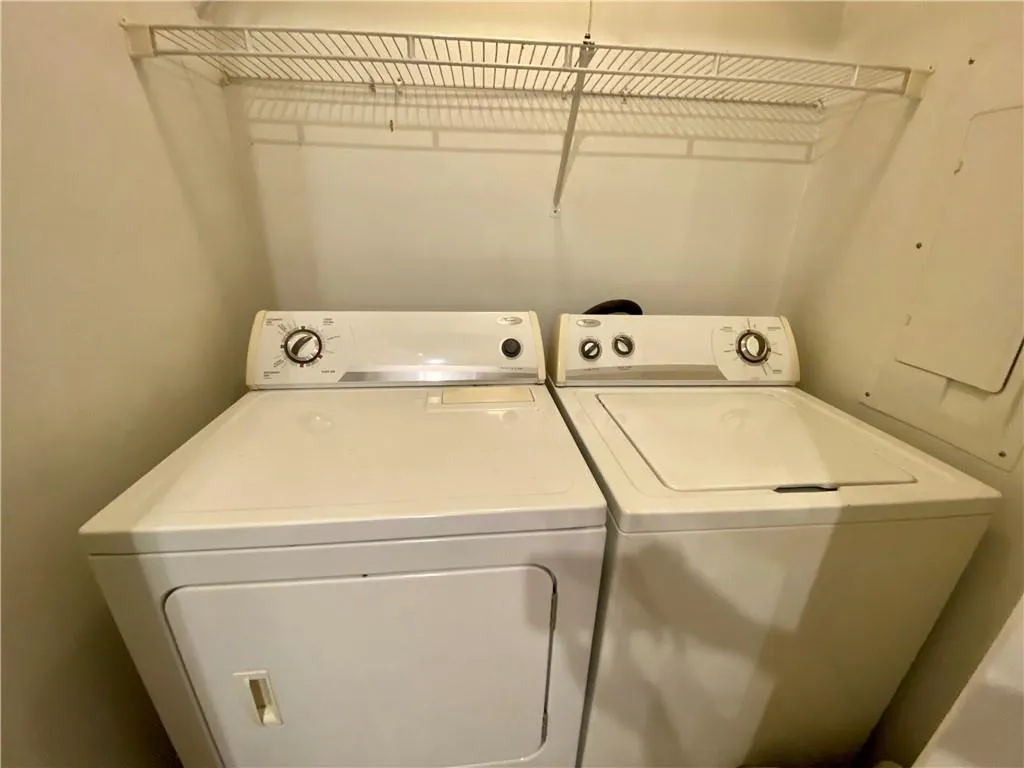 407 Brighton Point, Atlanta, Georgia 30328, 2 Bedrooms Bedrooms, ,2 BathroomsBathrooms,Residential,Sold,407 Brighton Point,6750113