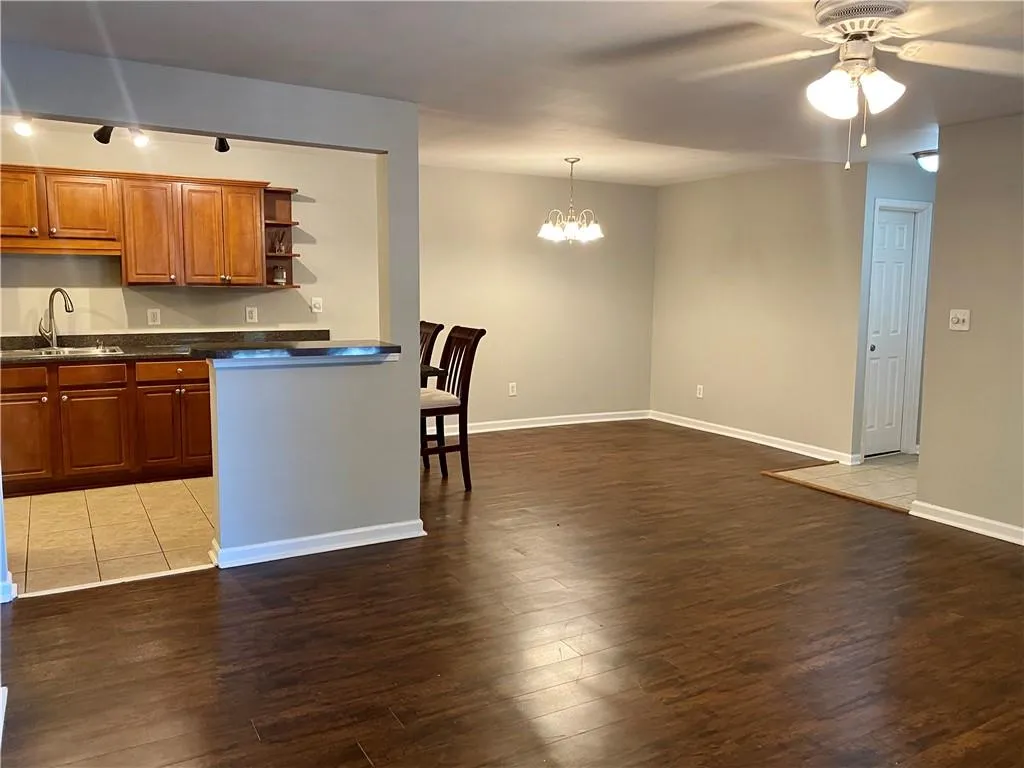 407 Brighton Point, Atlanta, Georgia 30328, 2 Bedrooms Bedrooms, ,2 BathroomsBathrooms,Residential,Sold,407 Brighton Point,6750113