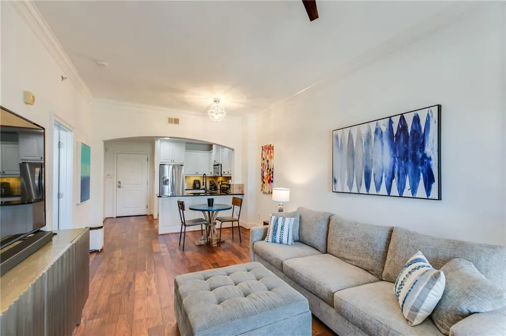 This unit shows like an art gallery