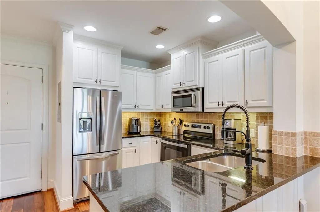 2277 Peachtree Road Ne Unit 608, Atlanta, Georgia 30309, 1 Bedroom Bedrooms, ,1 BathroomBathrooms,Residential,For Sale,2277 Peachtree Road Ne Unit 608,7535618