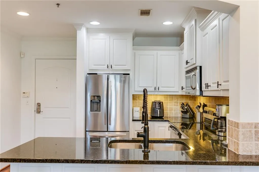 2277 Peachtree Road Ne Unit 608, Atlanta, Georgia 30309, 1 Bedroom Bedrooms, ,1 BathroomBathrooms,Residential,For Sale,2277 Peachtree Road Ne Unit 608,7535618