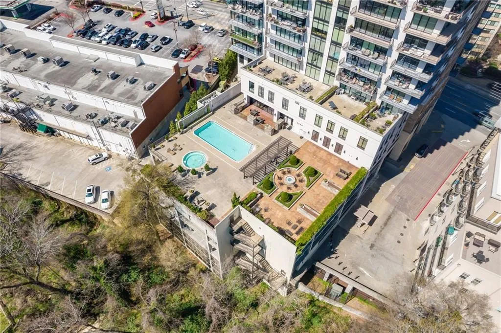 2277 Peachtree Road Ne Unit 608, Atlanta, Georgia 30309, 1 Bedroom Bedrooms, ,1 BathroomBathrooms,Residential,For Sale,2277 Peachtree Road Ne Unit 608,7535618