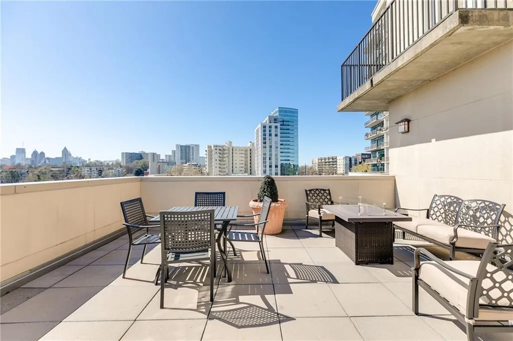 2277 Peachtree Road Ne Unit 608, Atlanta, Georgia 30309, 1 Bedroom Bedrooms, ,1 BathroomBathrooms,Residential,For Sale,2277 Peachtree Road Ne Unit 608,7535618