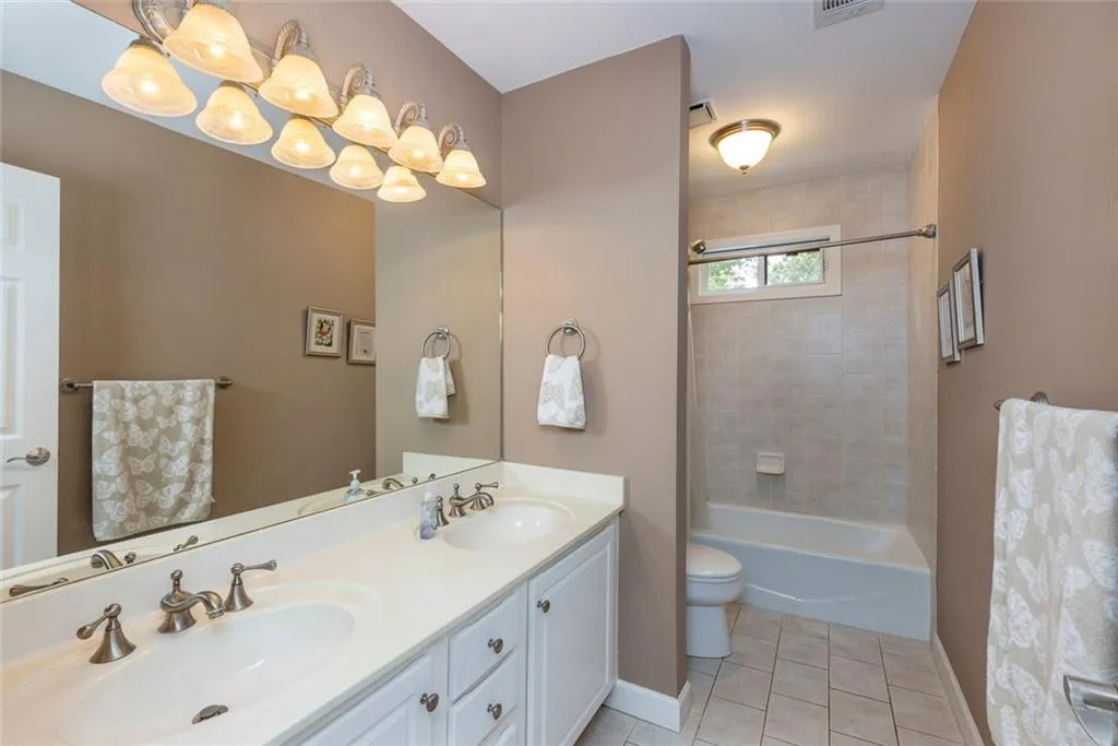 525 Spender Trace, Sandy Springs, Georgia 30350, 4 Bedrooms Bedrooms, ,3 BathroomsBathrooms,Residential,For Sale,525 Spender Trace,7642380