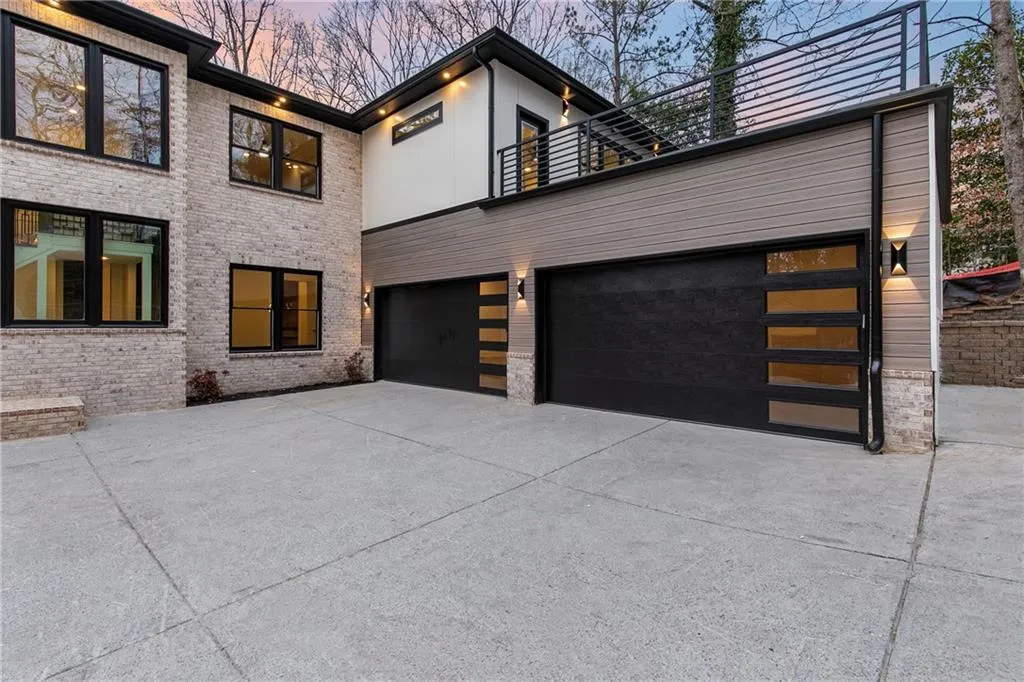 240 Grogans Lake Point, Sandy Springs, Georgia 30350, 6 Bedrooms Bedrooms, ,6 BathroomsBathrooms,Residential,Sold,240 Grogans Lake Point,7532244