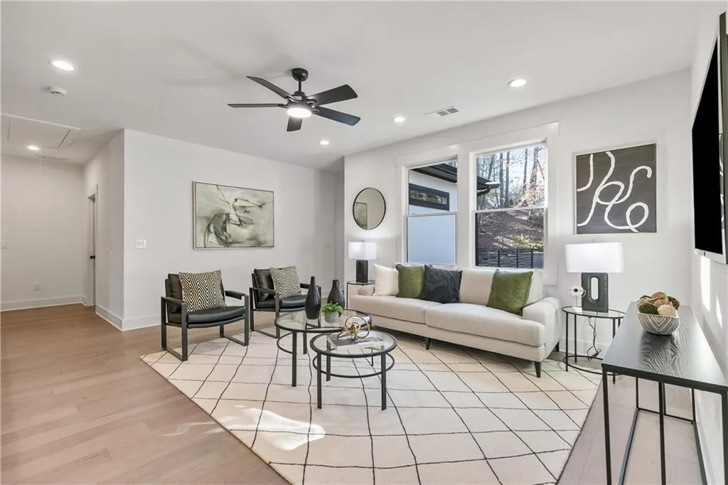 240 Grogans Lake Point, Sandy Springs, Georgia 30350, 6 Bedrooms Bedrooms, ,6 BathroomsBathrooms,Residential,Sold,240 Grogans Lake Point,7532244