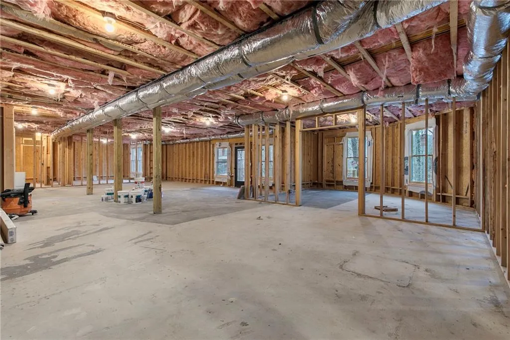 240 Grogans Lake Point, Sandy Springs, Georgia 30350, 6 Bedrooms Bedrooms, ,6 BathroomsBathrooms,Residential,Sold,240 Grogans Lake Point,7532244