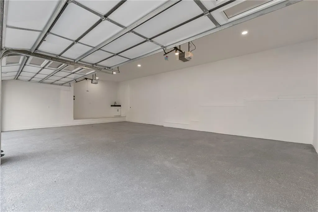 240 Grogans Lake Point, Sandy Springs, Georgia 30350, 6 Bedrooms Bedrooms, ,6 BathroomsBathrooms,Residential,Sold,240 Grogans Lake Point,7532244