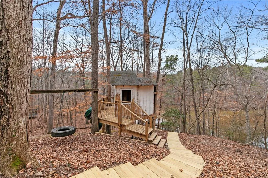 240 Grogans Lake Point, Sandy Springs, Georgia 30350, 6 Bedrooms Bedrooms, ,6 BathroomsBathrooms,Residential,Sold,240 Grogans Lake Point,7532244