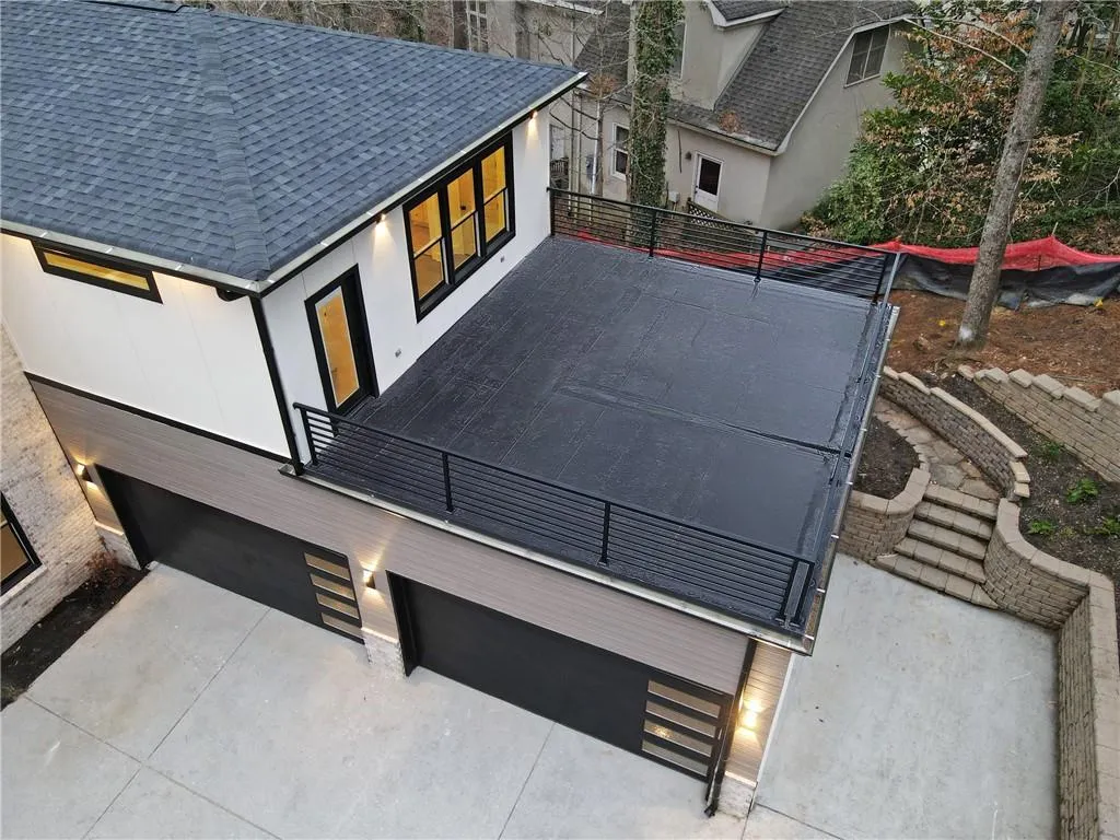 240 Grogans Lake Point, Sandy Springs, Georgia 30350, 6 Bedrooms Bedrooms, ,6 BathroomsBathrooms,Residential,Sold,240 Grogans Lake Point,7532244