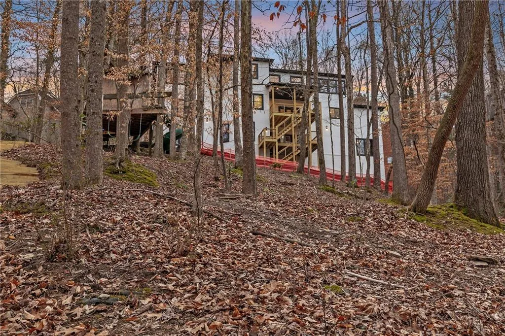 240 Grogans Lake Point, Sandy Springs, Georgia 30350, 6 Bedrooms Bedrooms, ,6 BathroomsBathrooms,Residential,Sold,240 Grogans Lake Point,7532244