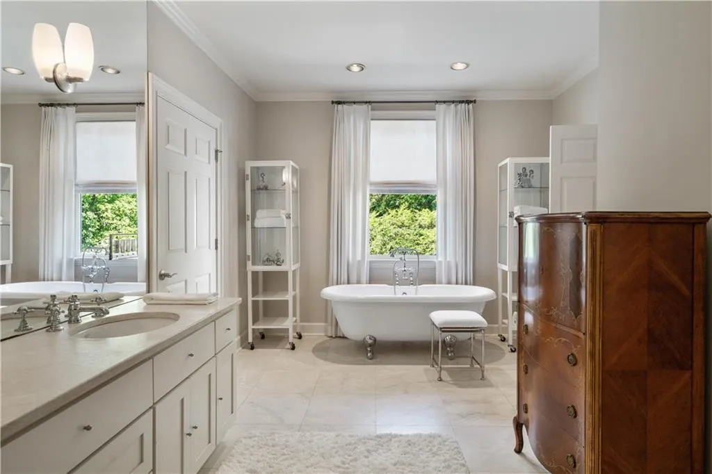 780 Riley Place, Sandy Springs, Georgia 30327, 7 Bedrooms Bedrooms, ,8 BathroomsBathrooms,Residential,Sold,780 Riley Place,6914190 780 Riley Place, Sandy Springs, Georgia 30327, 7 Bedrooms Bedrooms, ,8 BathroomsBathrooms,Residential,Sold,780 Riley Place,6914190