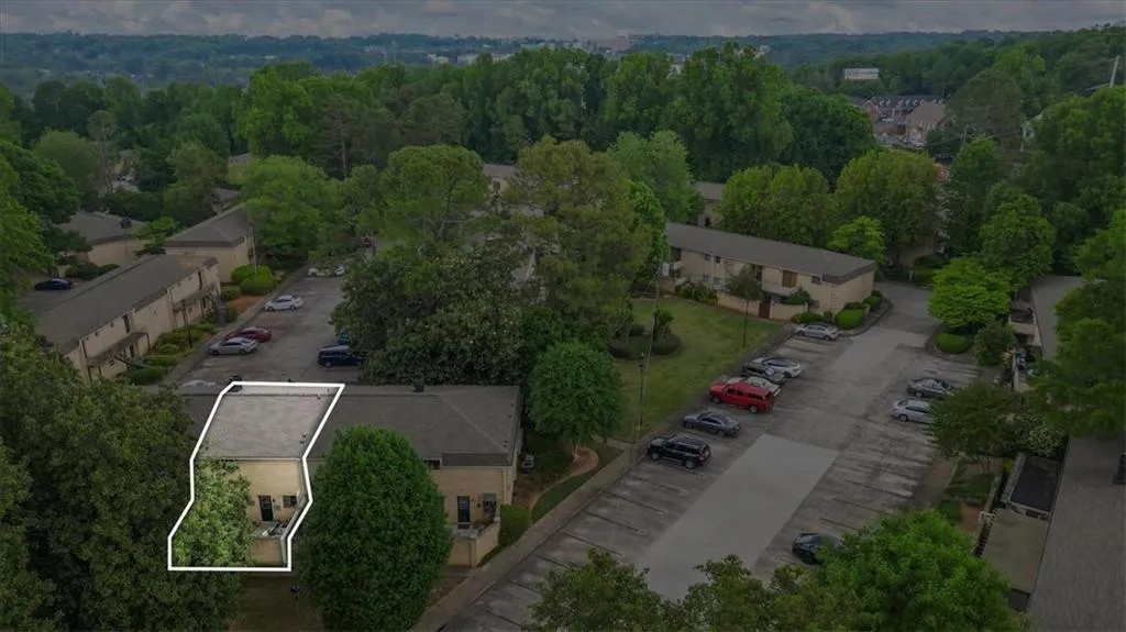 5400 Roswell Road Unit 3, Atlanta, Georgia 30342, 2 Bedrooms Bedrooms, ,1 BathroomBathrooms,Residential,Sold,5400 Roswell Road Unit 3,7385640