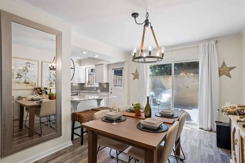 5400 Roswell Road Unit 3, Atlanta, Georgia 30342, 2 Bedrooms Bedrooms, ,1 BathroomBathrooms,Residential,Sold,5400 Roswell Road Unit 3,7385640