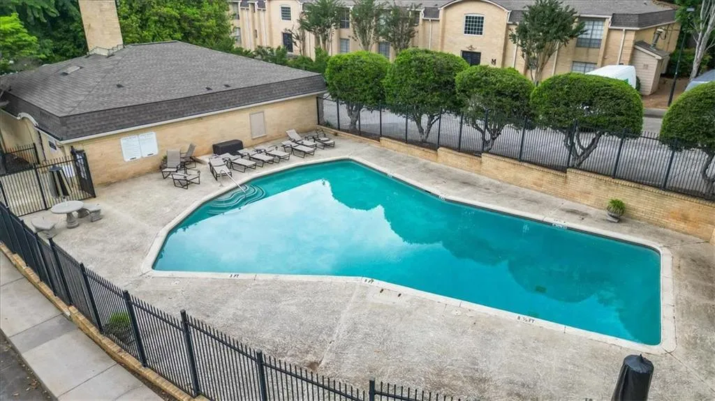 5400 Roswell Road Unit 3, Atlanta, Georgia 30342, 2 Bedrooms Bedrooms, ,1 BathroomBathrooms,Residential,Sold,5400 Roswell Road Unit 3,7385640